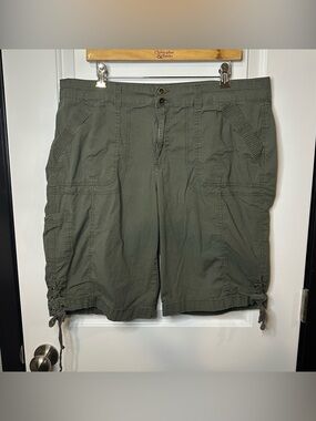 Westport Olive Green Bermuda Cargo Shorts Mid-Rise | Women’s 16
